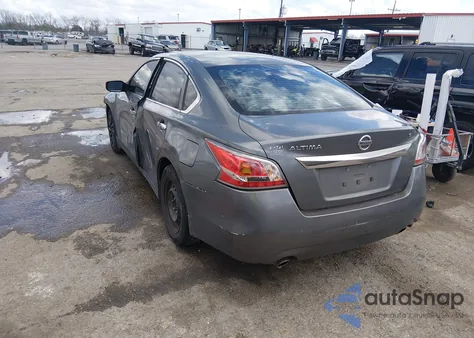 2015 Nissan Altima 2.5 S z USA, uszkodzony, nr VIN 1N4AL3AP4FN880324